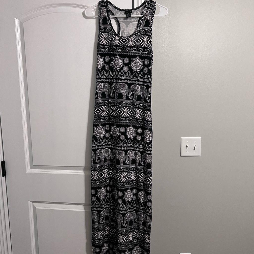 Rue21 Navy Blue And White Elephant Print Racerback Maxi Dress. Read Description